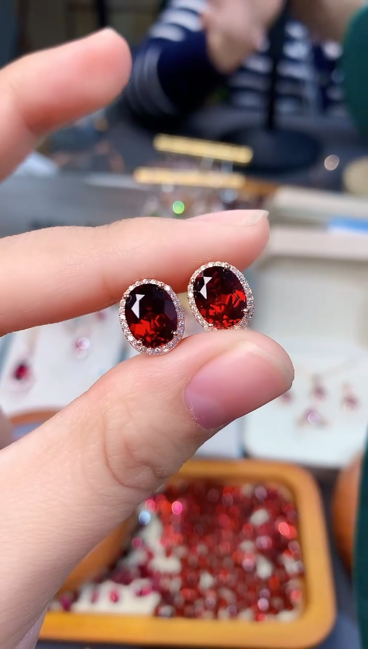 【闪购商品】石榴石耳钉银S925镶嵌天然