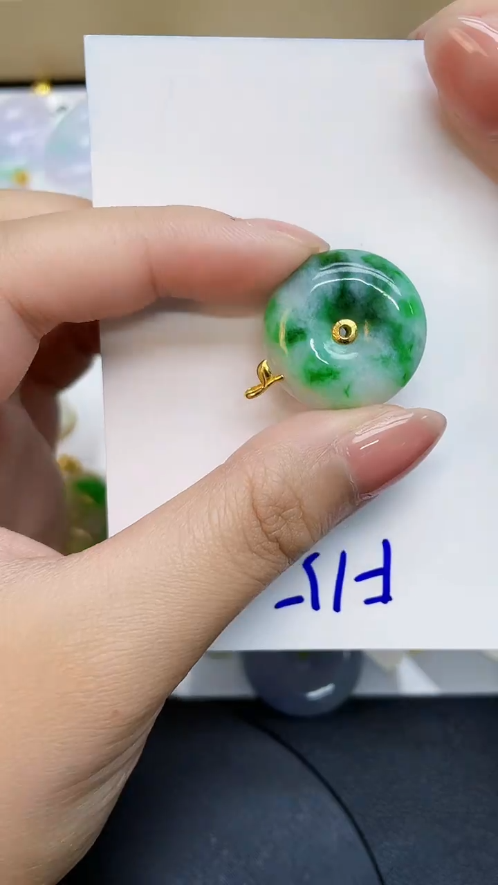 翡翠18K金镶嵌颈饰0000000000