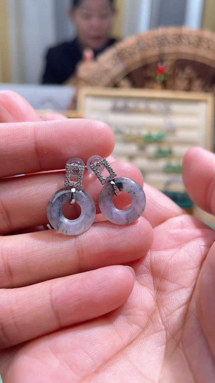 【闪购商品】翡翠颈饰未镶嵌甜甜圈一对耳钉