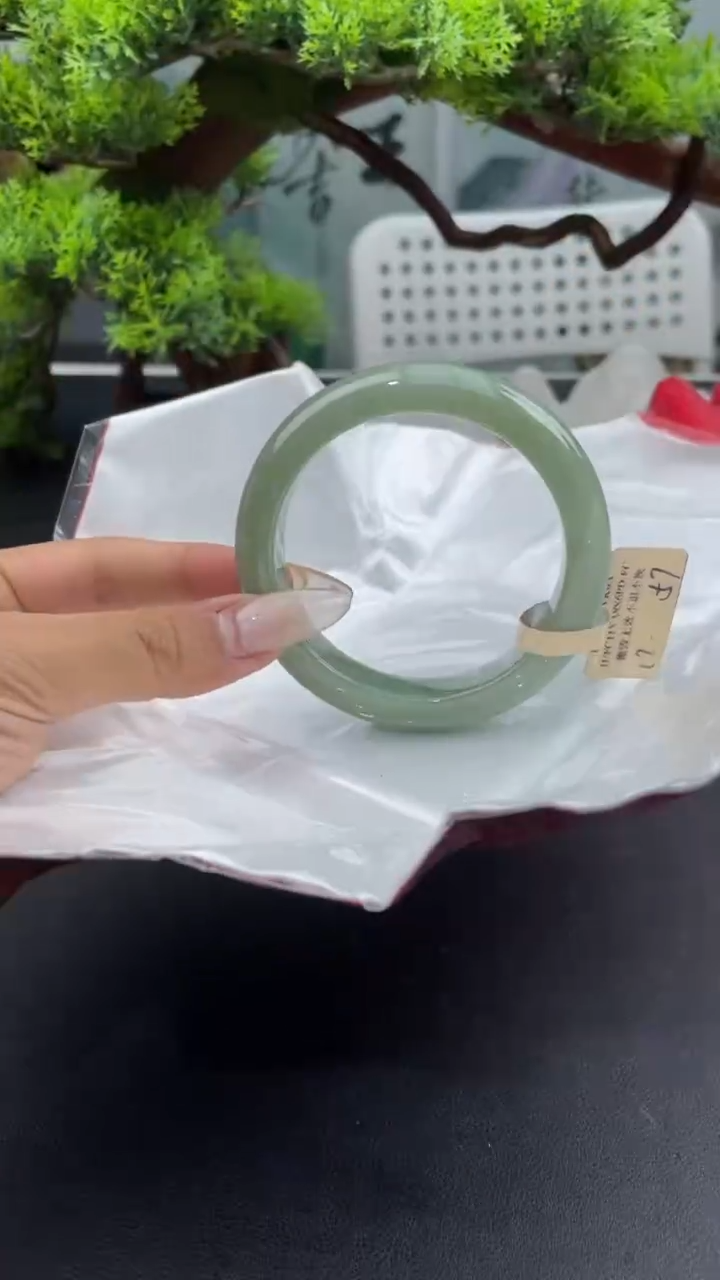 【闪购商品】翡翠手镯未镶嵌14翡翠手镯（微瑕）