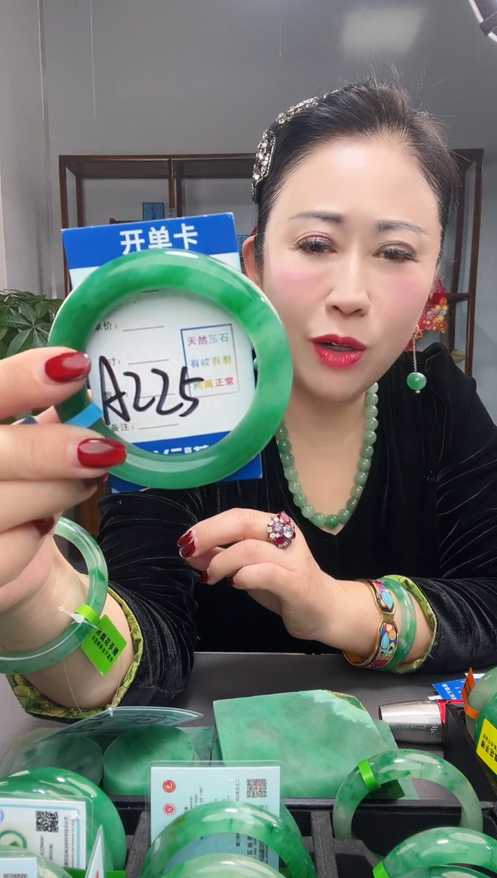 【闪购商品】石英质玉手镯未镶嵌1