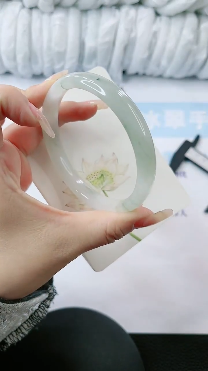 【闪购商品】石英质玉手镯未镶嵌 多样性发货V121-64