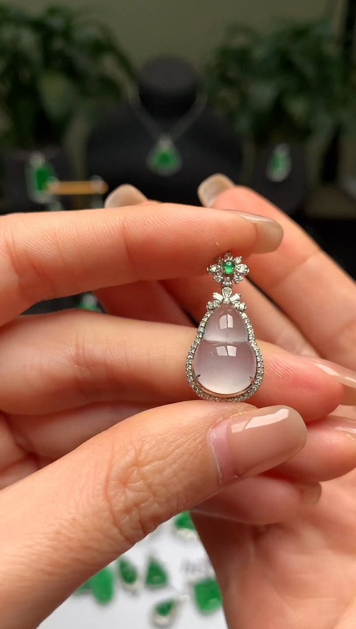 颈饰18K金镶嵌翡翠葫芦