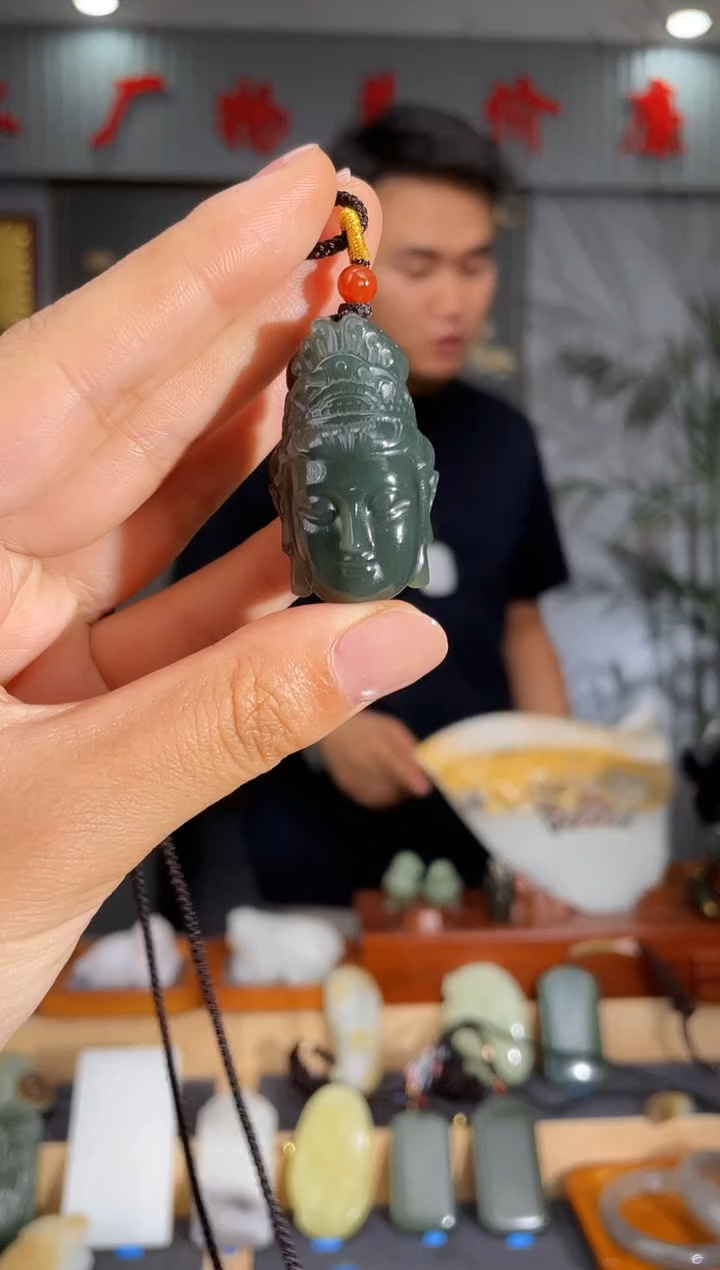 和田玉未镶嵌颈饰1