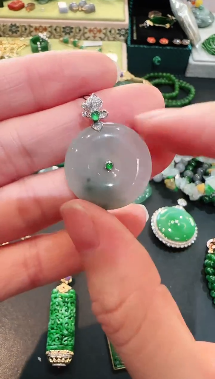 【闪购商品】翡翠颈饰18K金镶嵌吊坠