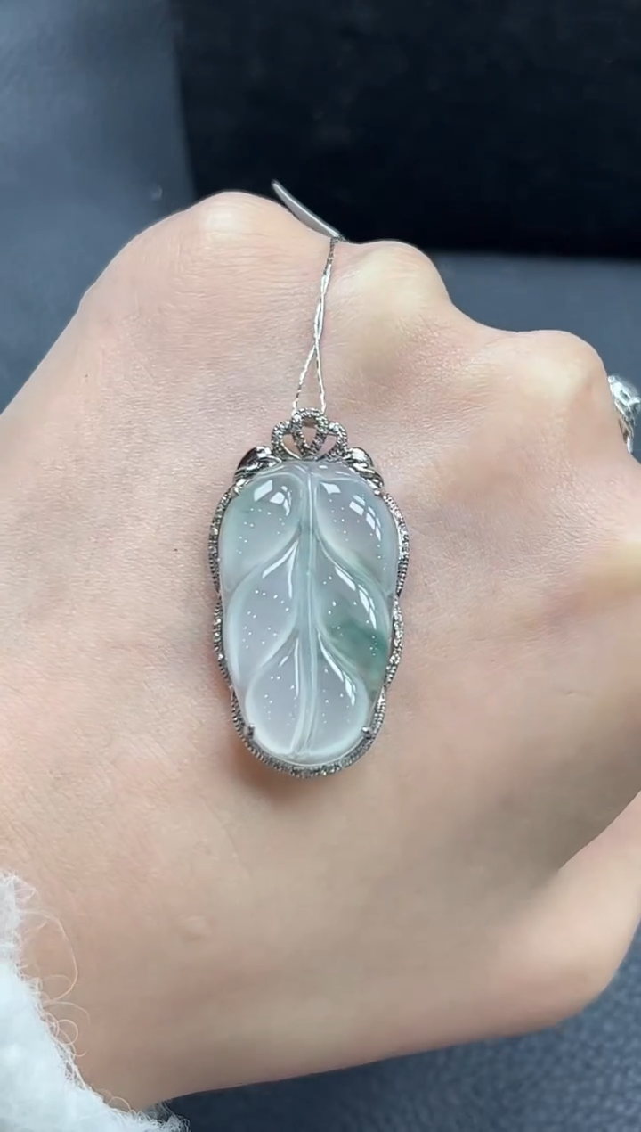 【闪购商品】翡翠颈饰18K金镶嵌叶子