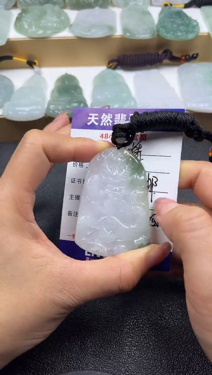 颈饰未镶嵌翡翠             