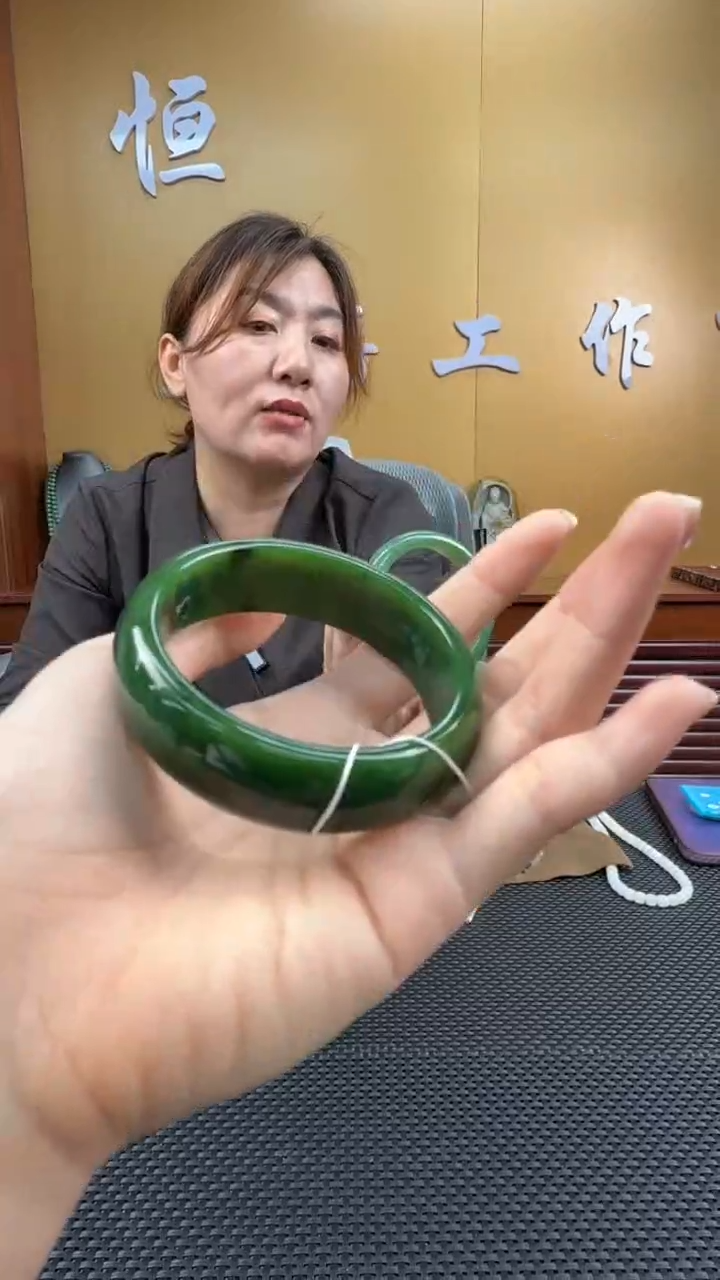 颈饰未镶嵌和田玉手镯60