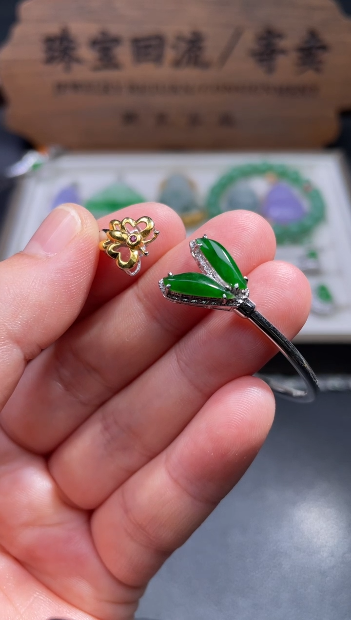 【闪购商品】翡翠手镯18K金镶嵌23...........