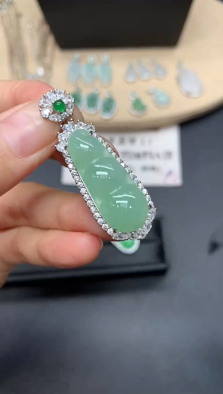 【闪购商品】翡翠吊坠(不含链)银S925镶嵌福豆【无服务费】