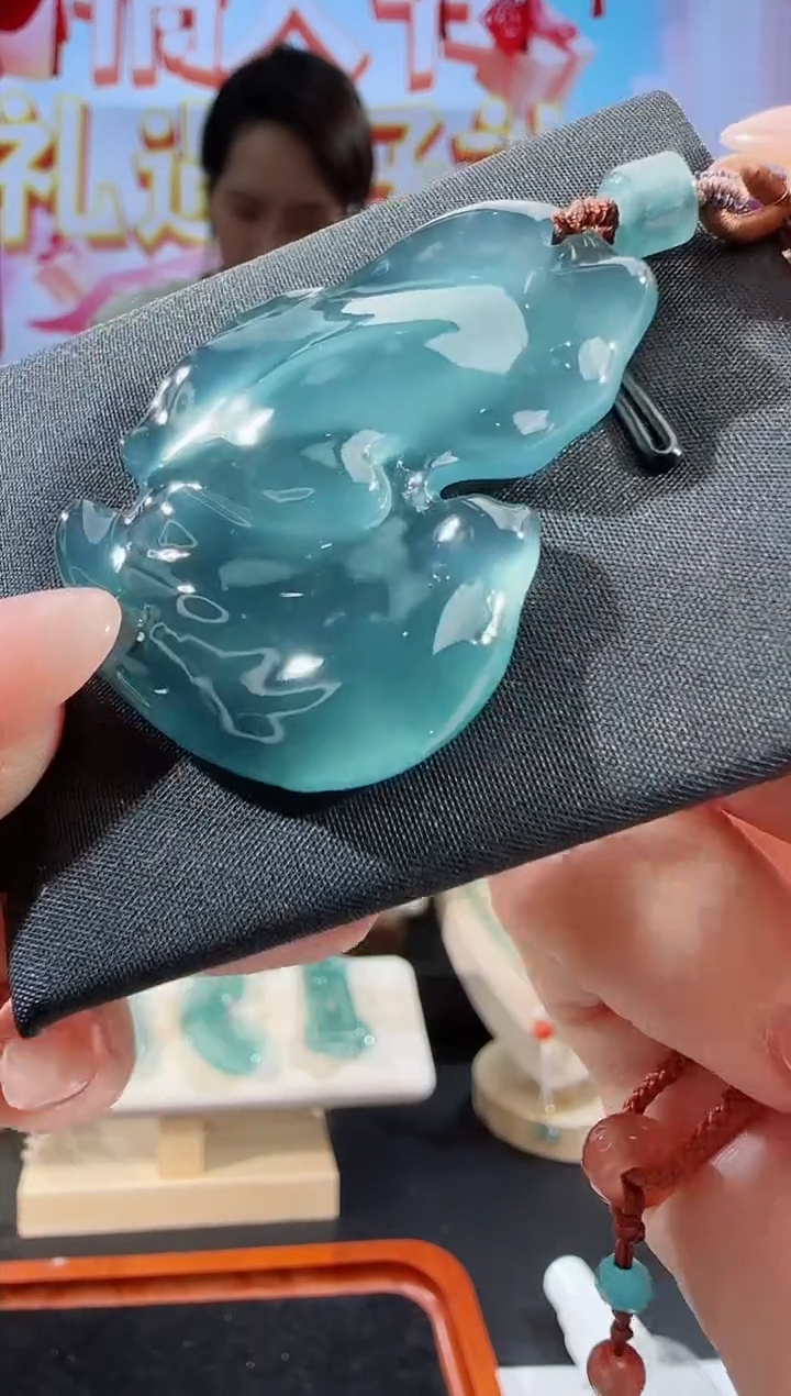 【闪购商品】翡翠吊坠(不含链)未镶嵌形意