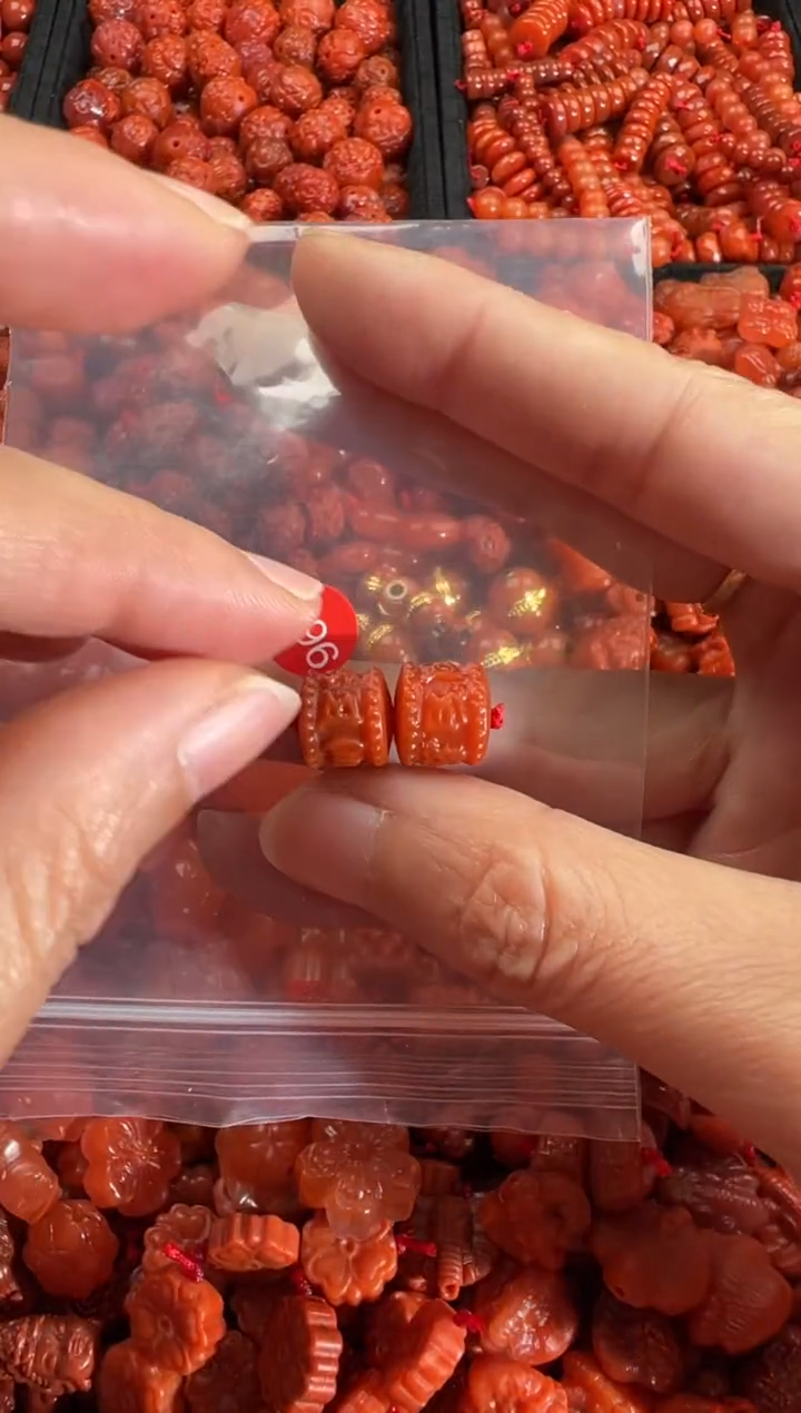 【闪购商品】南红玛瑙颈饰未镶嵌1