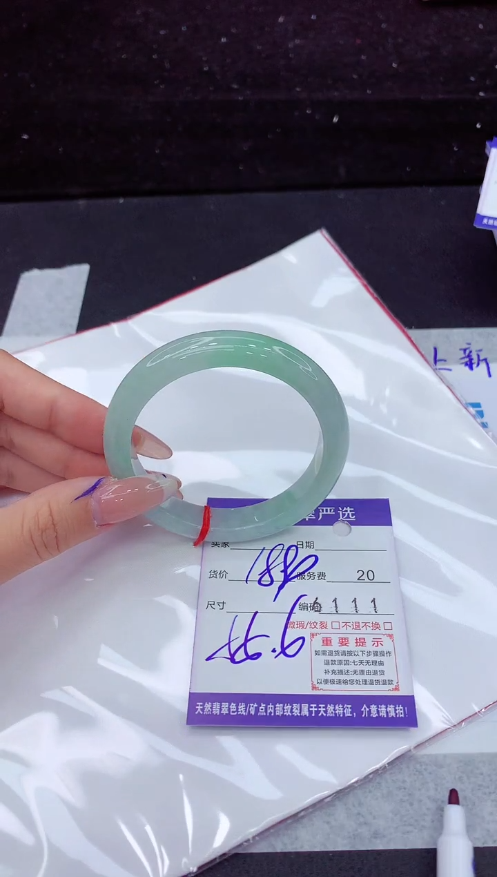 翡翠手镯未镶嵌1