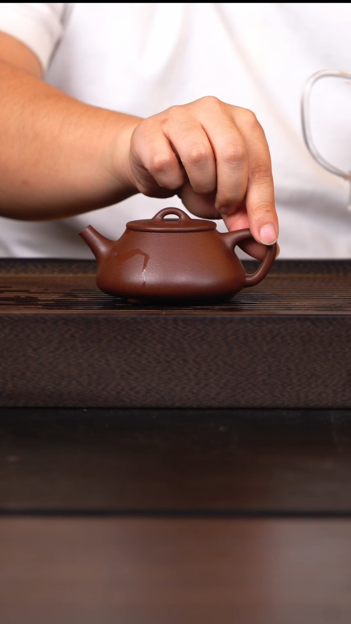 茶壶紫砂底槽青平盖石瓢