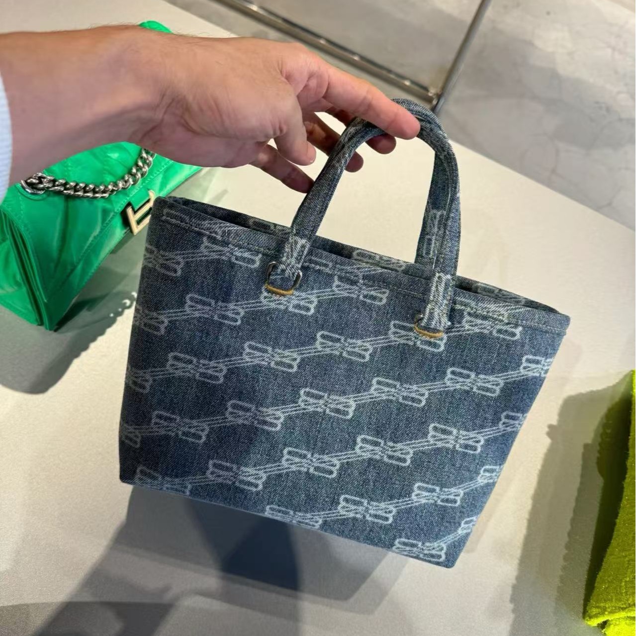 95新 Balenciaga/巴黎世家 坤球奢选巴黎世家单宁菜篮子斜挎包