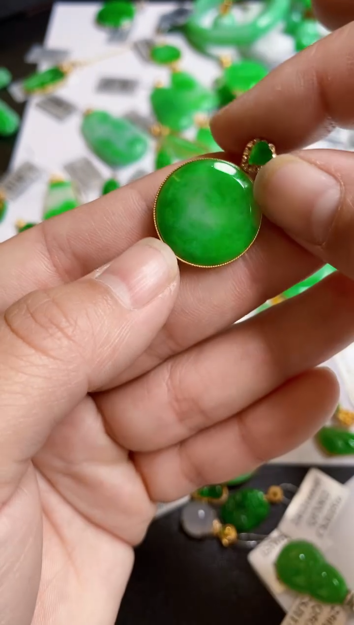 【闪购商品】翡翠颈饰18K金镶嵌圆牌