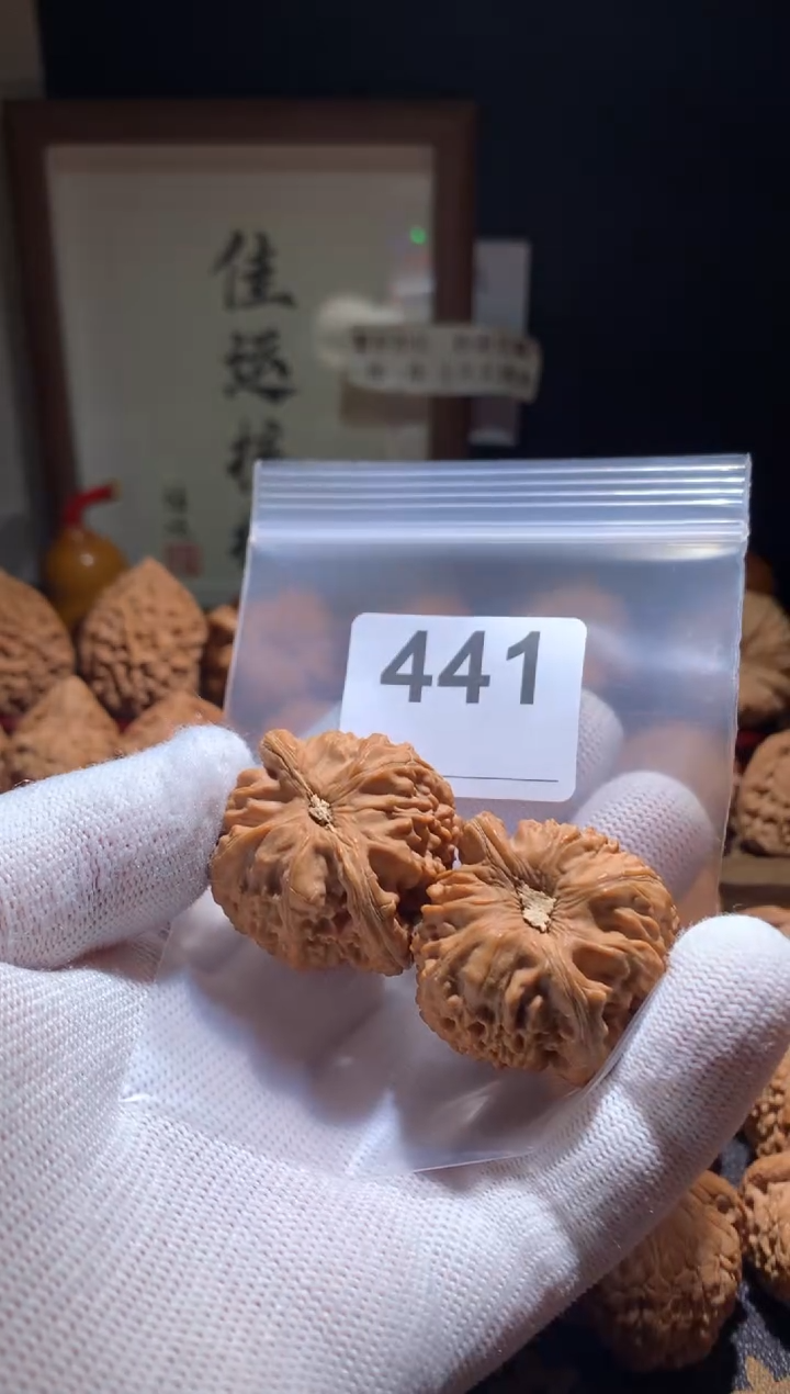 把件文玩核桃困*狗白狮子37尺别打底，影响二次销售不退不换