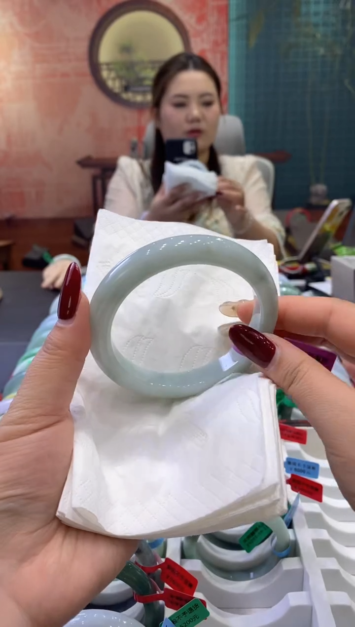 【闪购商品】翡翠手镯未镶嵌多人005223