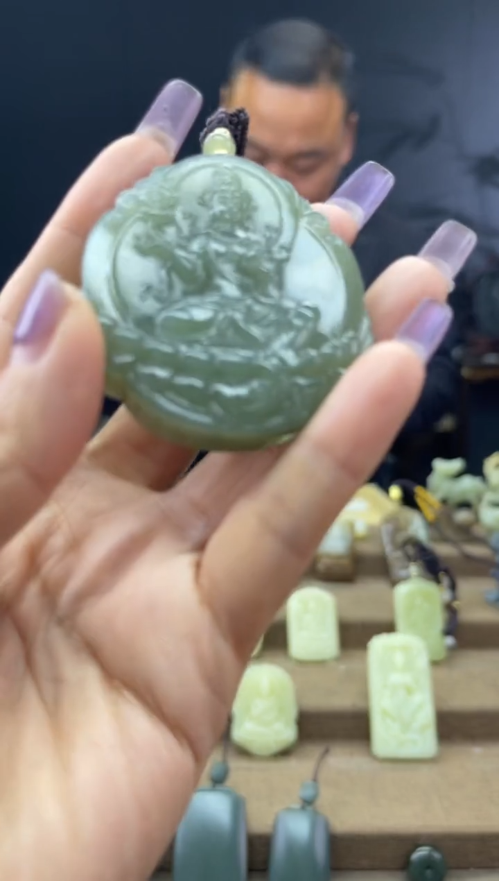 颈饰未镶嵌和田玉1