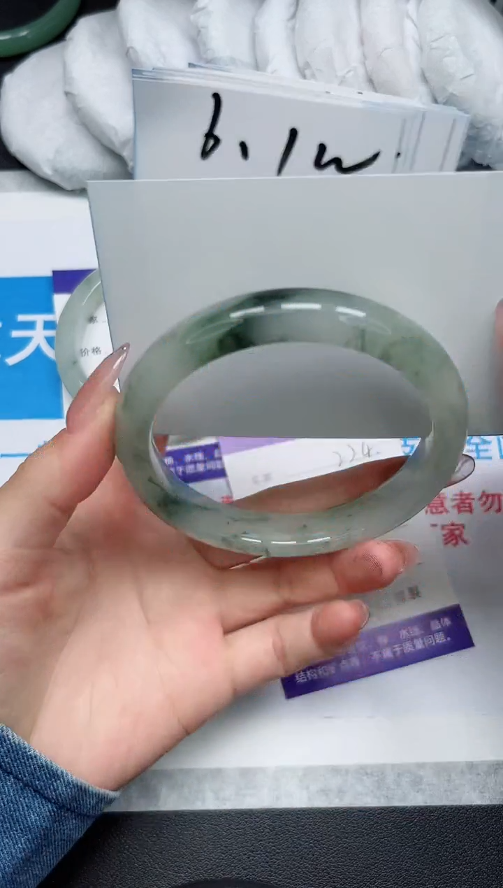 【闪购商品】石英质玉手镯未镶嵌224