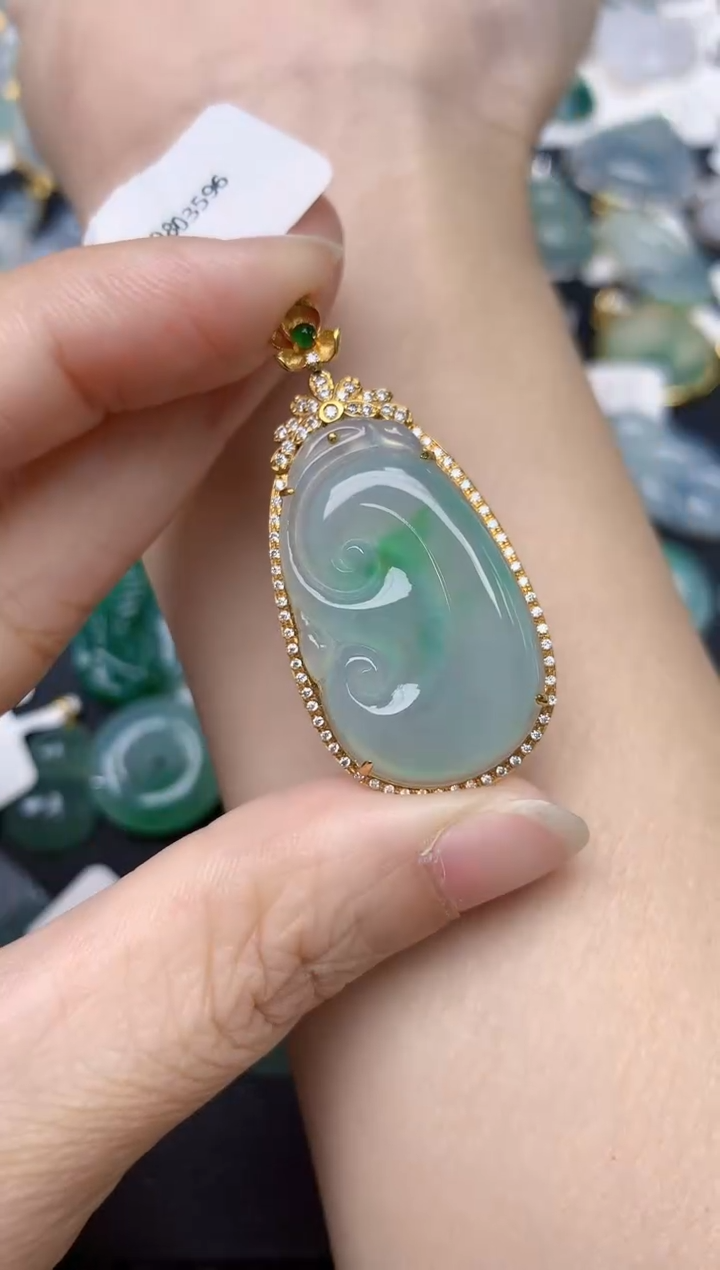 颈饰18K金镶嵌翡翠天然缅甸A货翡翠