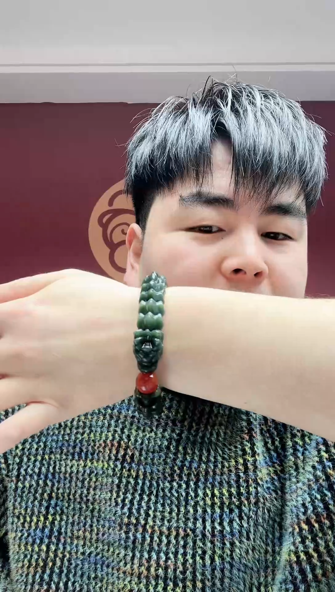 未镶嵌手链和田玉精雕龙骨手串