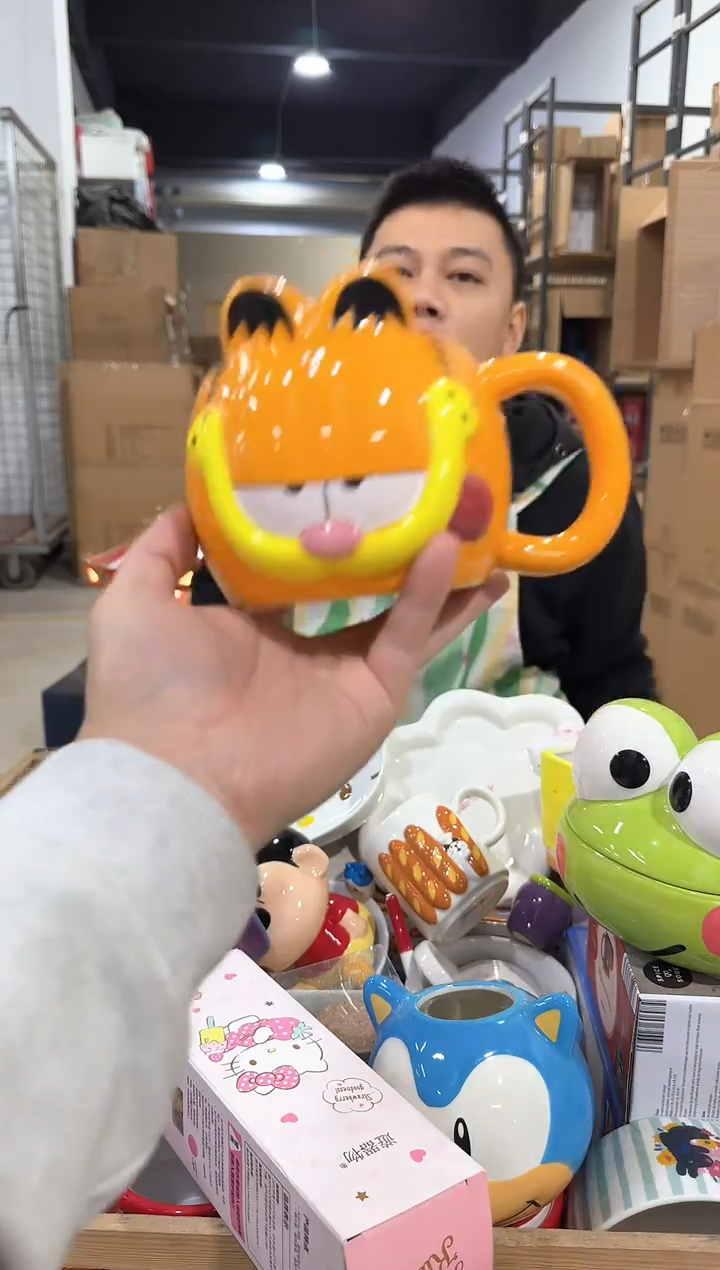 瓷片加菲猫头杯  