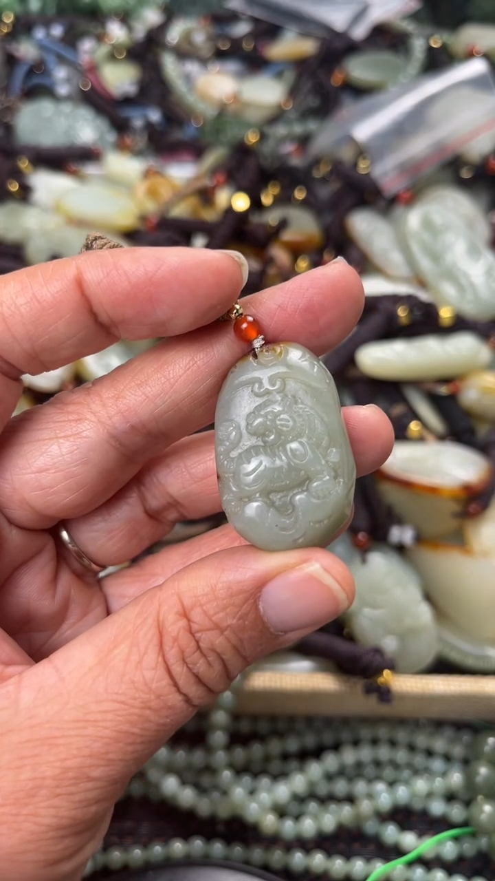 【闪购商品】和田玉颈饰未镶嵌多样性发货没有证书拍一发一有瑕