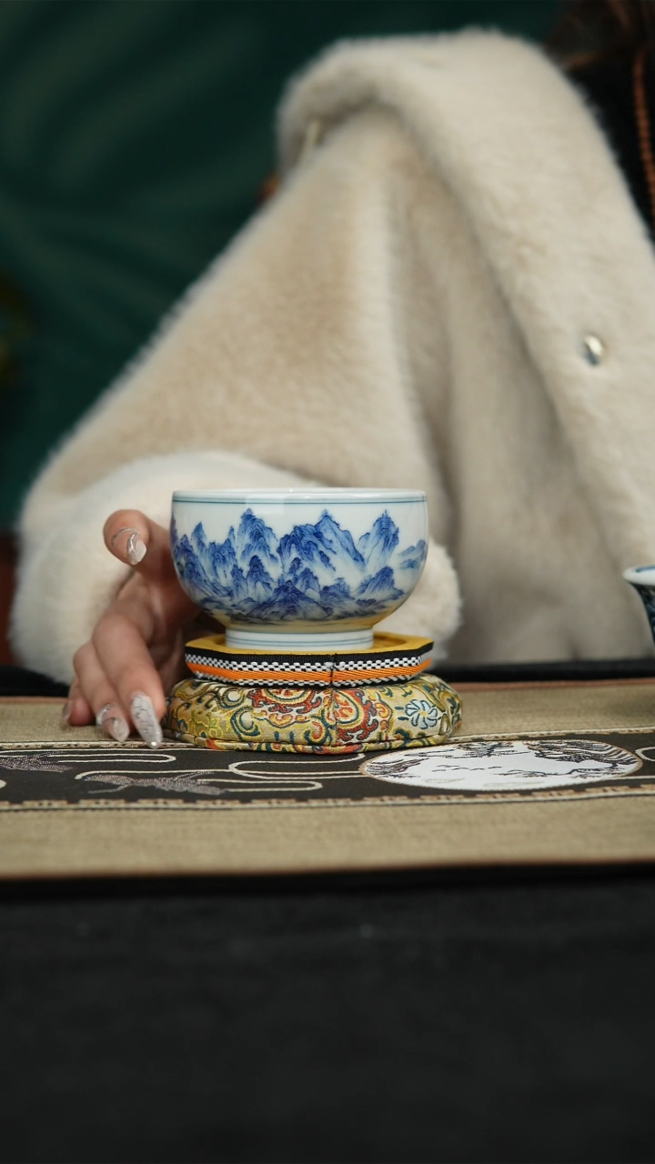 【闪购商品】青花山水卢氏杯杯