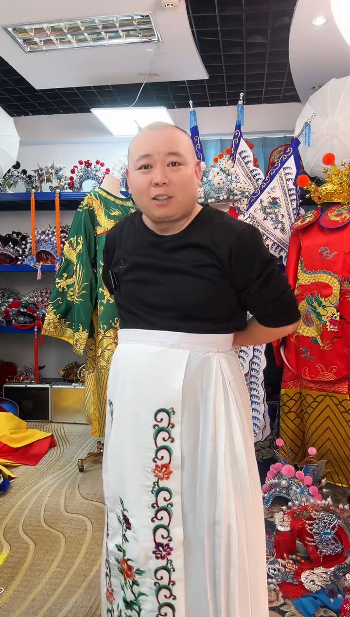 山*木戏曲花裙（瑕疵）