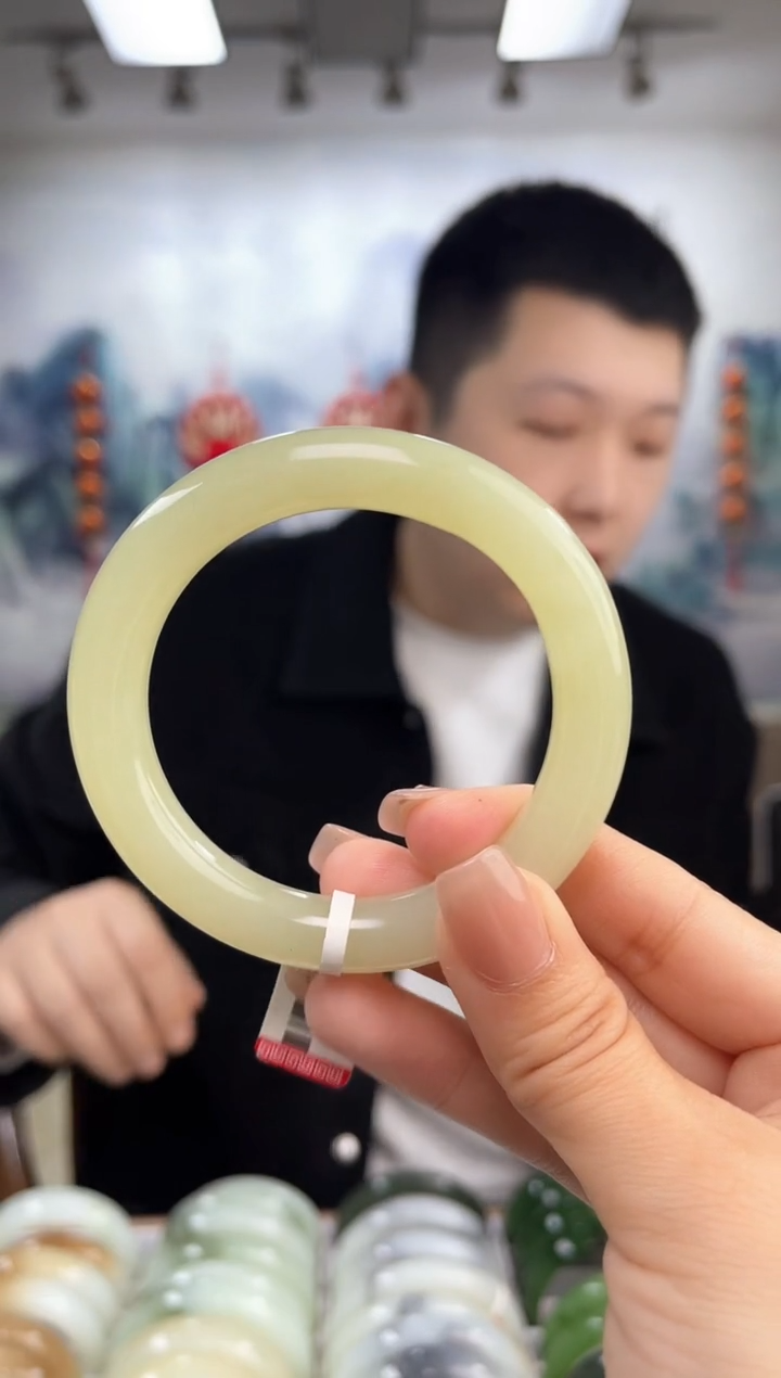 【闪购商品】和田玉手镯未镶嵌54圈口仅一只