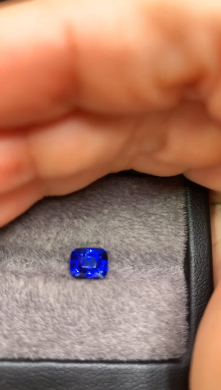 【闪购商品】定制蓝宝石裸石未镶嵌枕型 皇家蓝 2.05ct