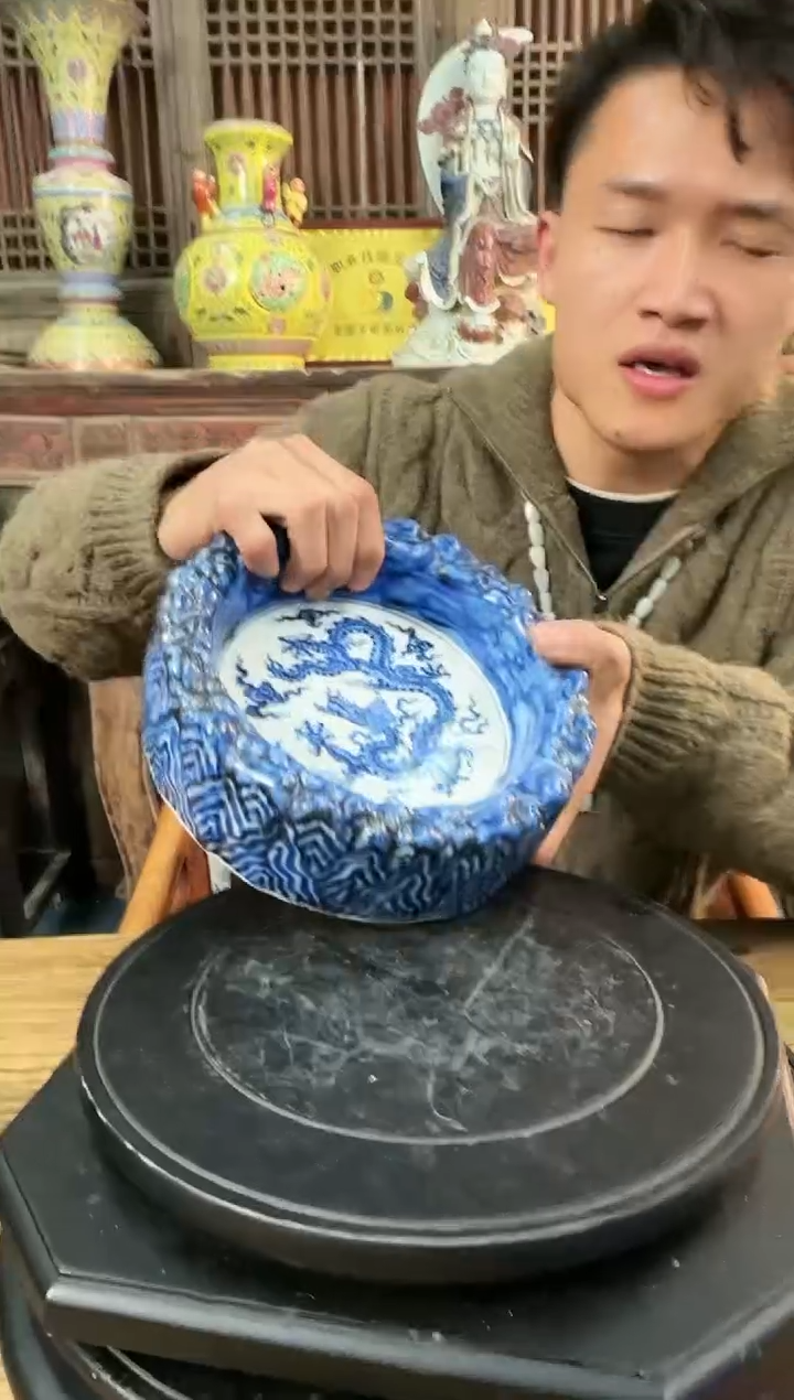 【闪购商品】摆件陶瓷 摆件 龙纹 烟灰缸赏器