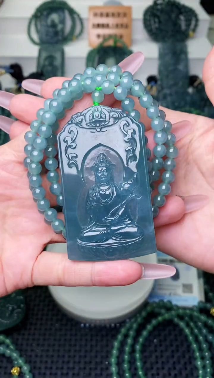 颈饰未镶嵌翡翠 