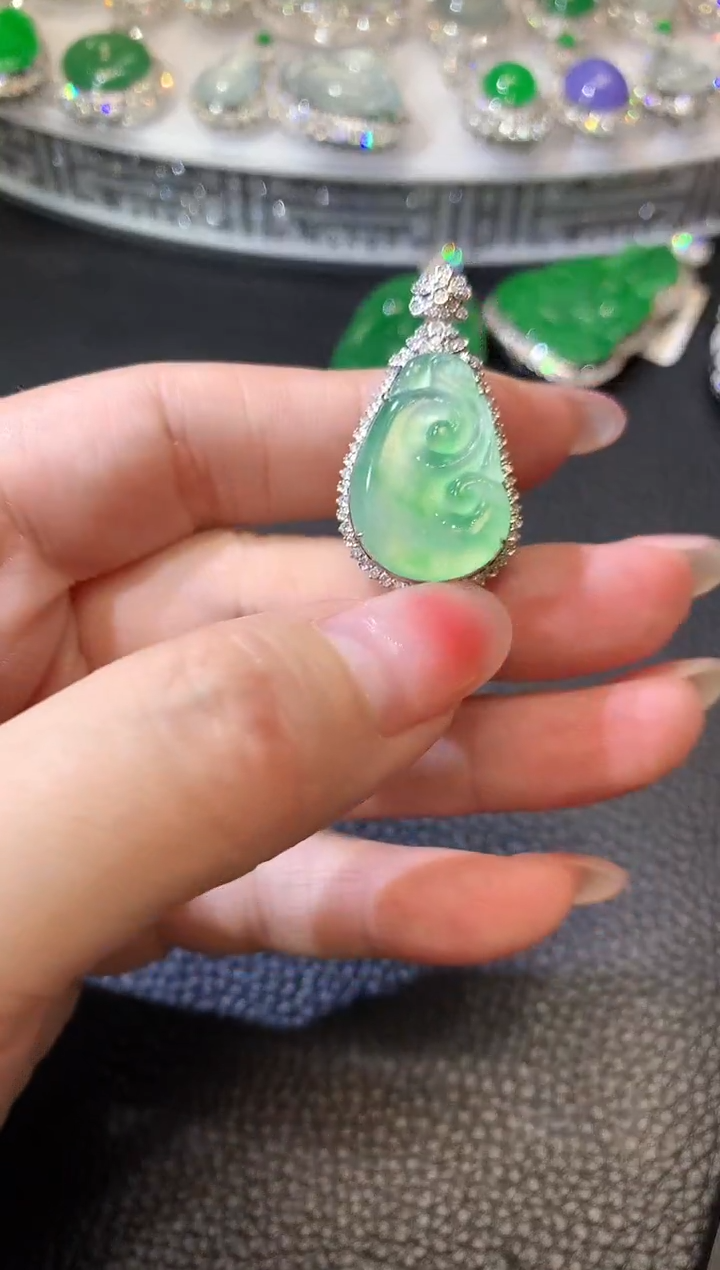 【闪购商品】翡翠吊坠(不含链)18K金镶嵌D2 