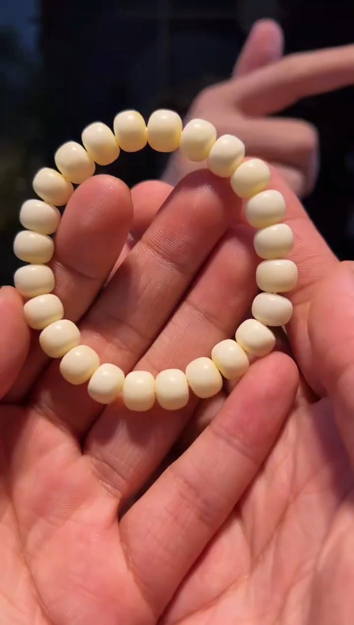 【闪购商品】蜜蜡手串未镶嵌9+(瓷白蜡)