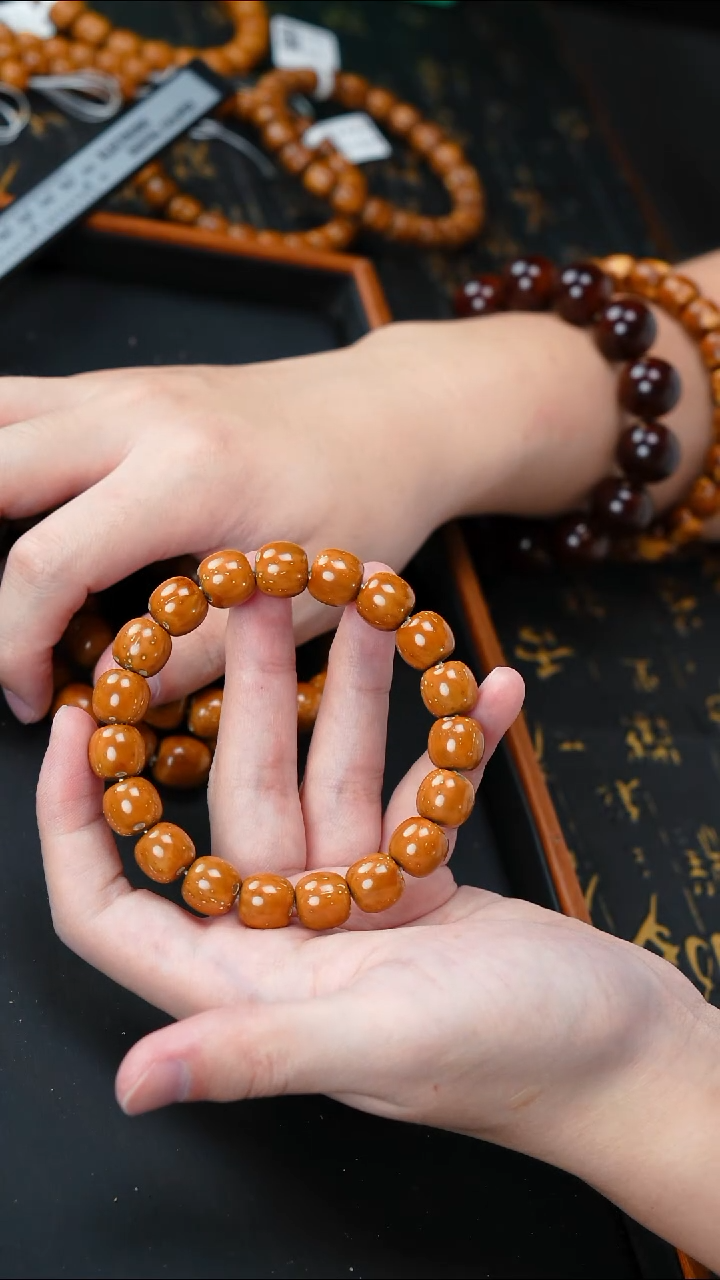 手串紫金鼠油核老型12+         10715