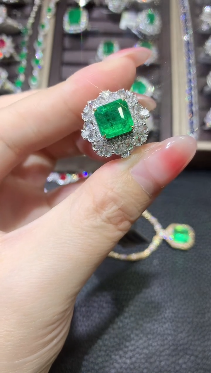 【闪购商品】祖母绿戒指18K金镶嵌C72 