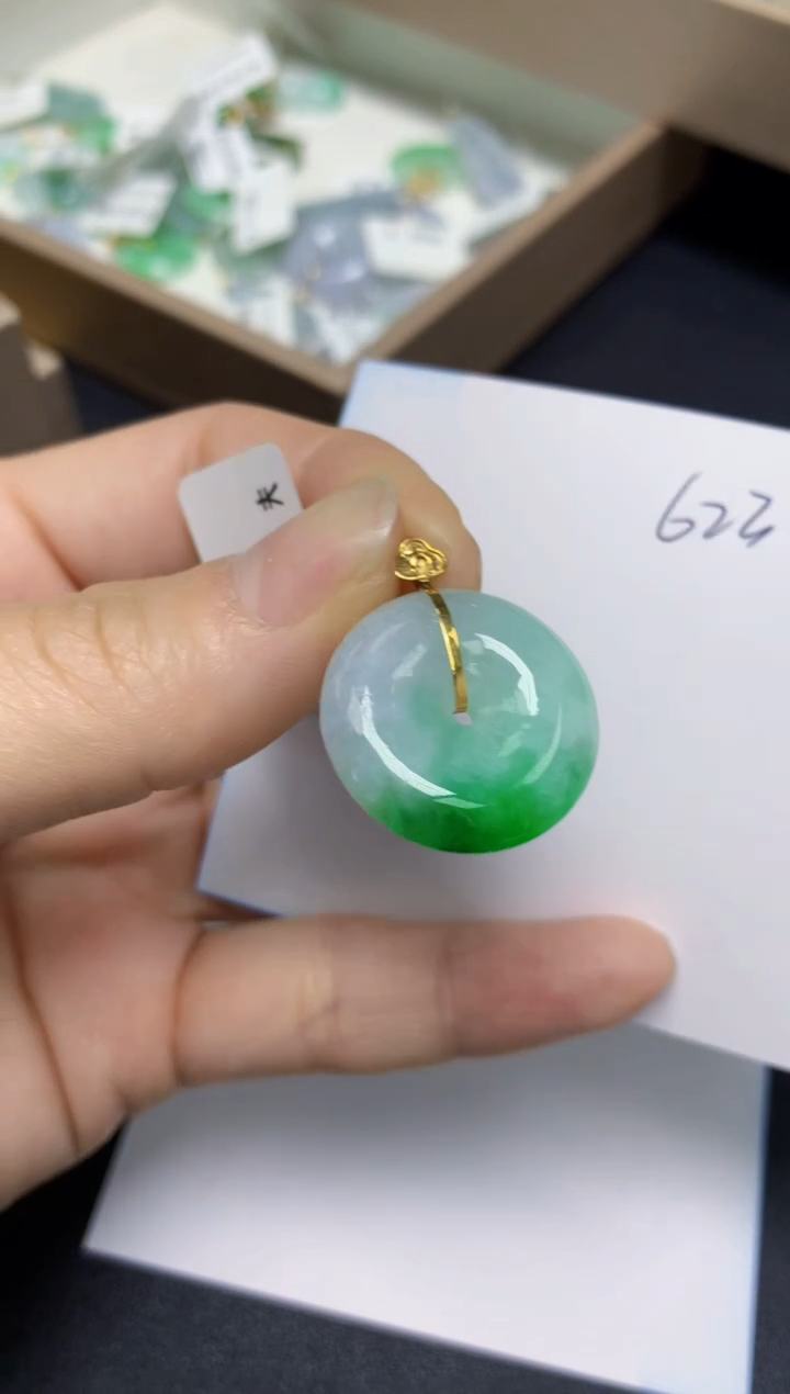 【闪购商品】翡翠挂件18K金镶嵌 天然翡翠A货