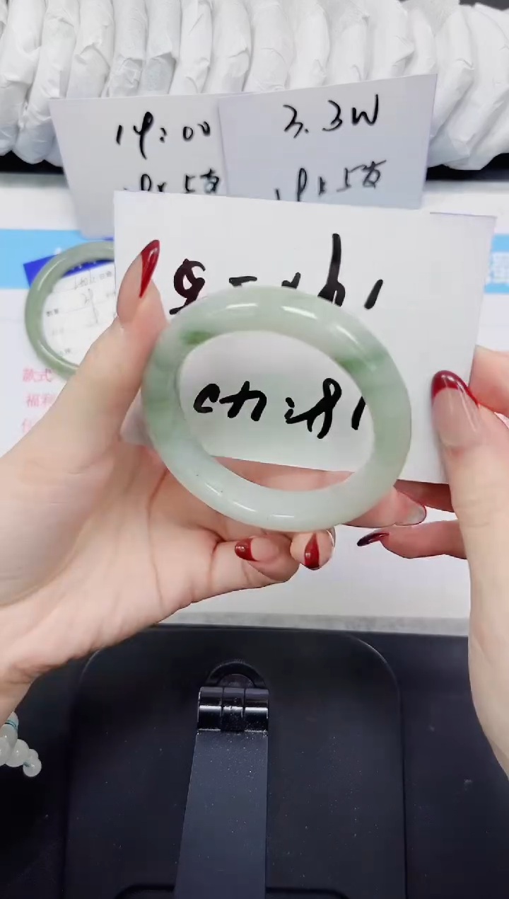 【闪购商品】石英质玉手镯未镶嵌407