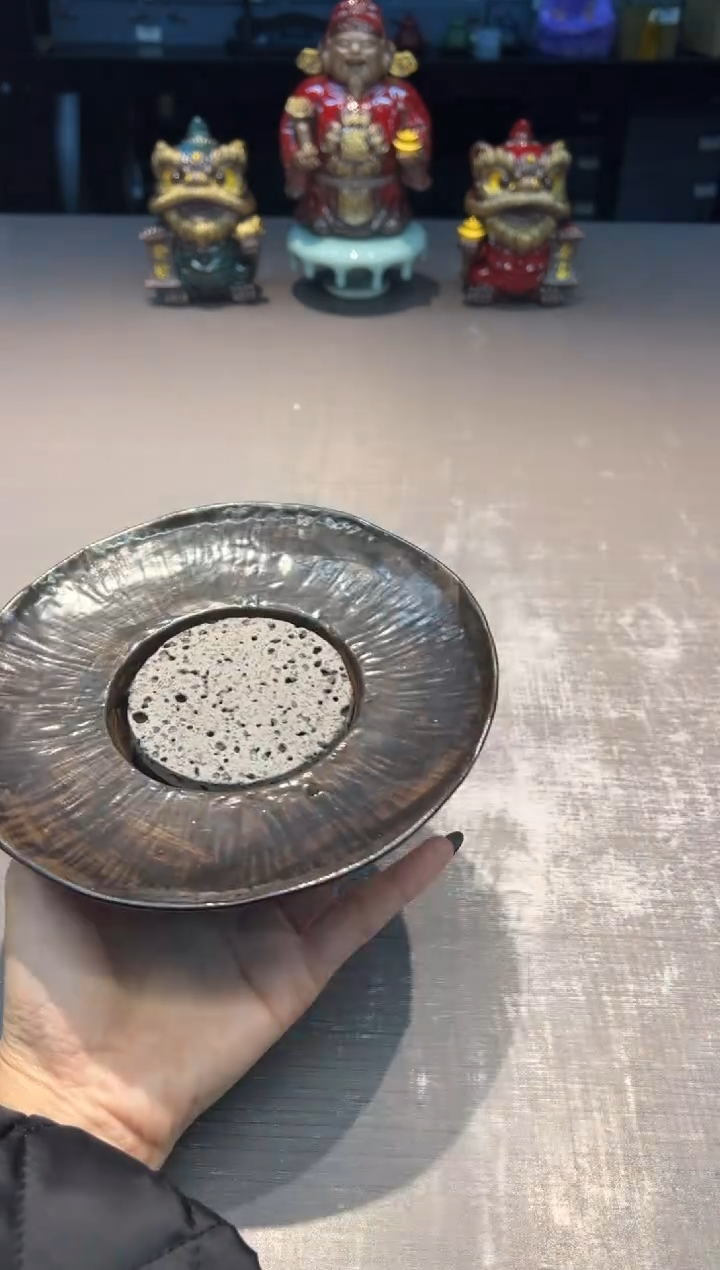 【闪购商品】黑色 两件式 壶承。