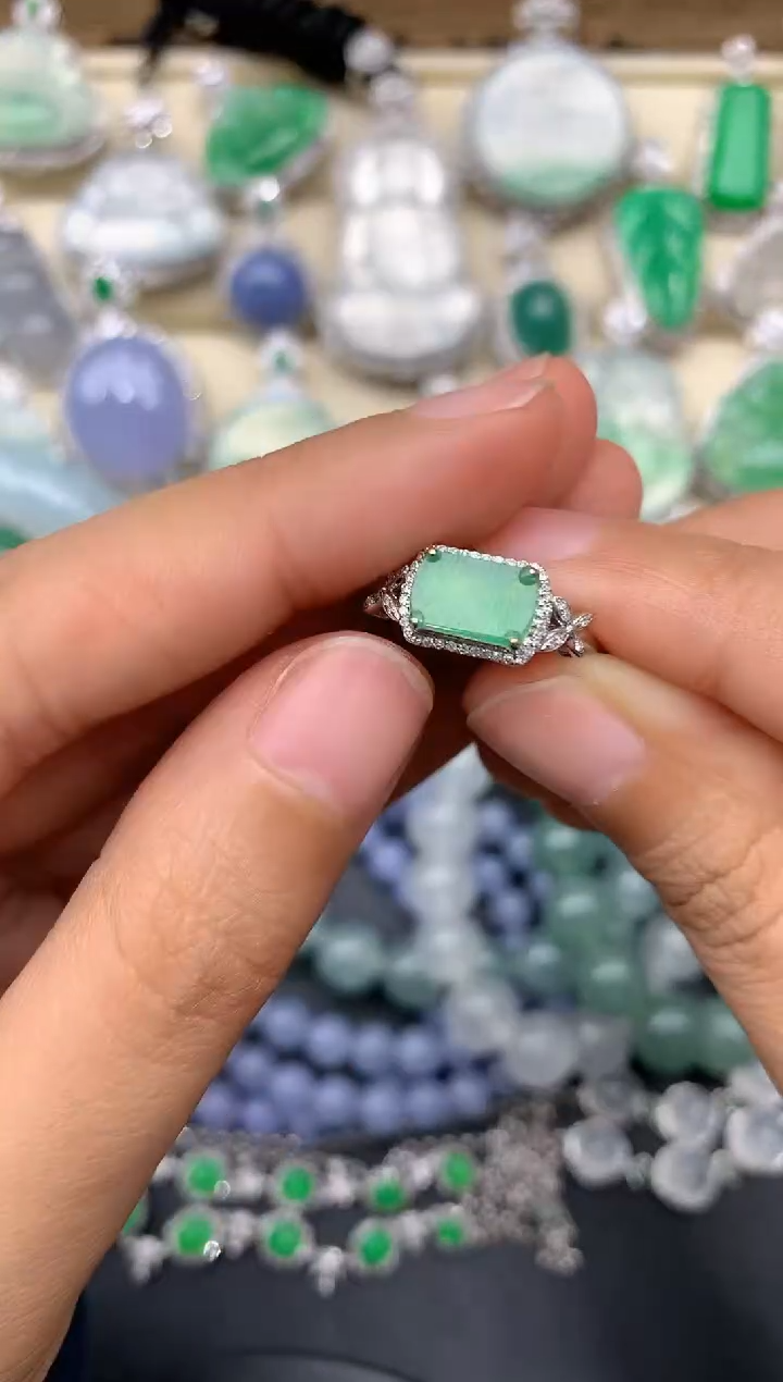 【闪购商品】翡翠戒指18K金镶嵌192-中国好珍宝