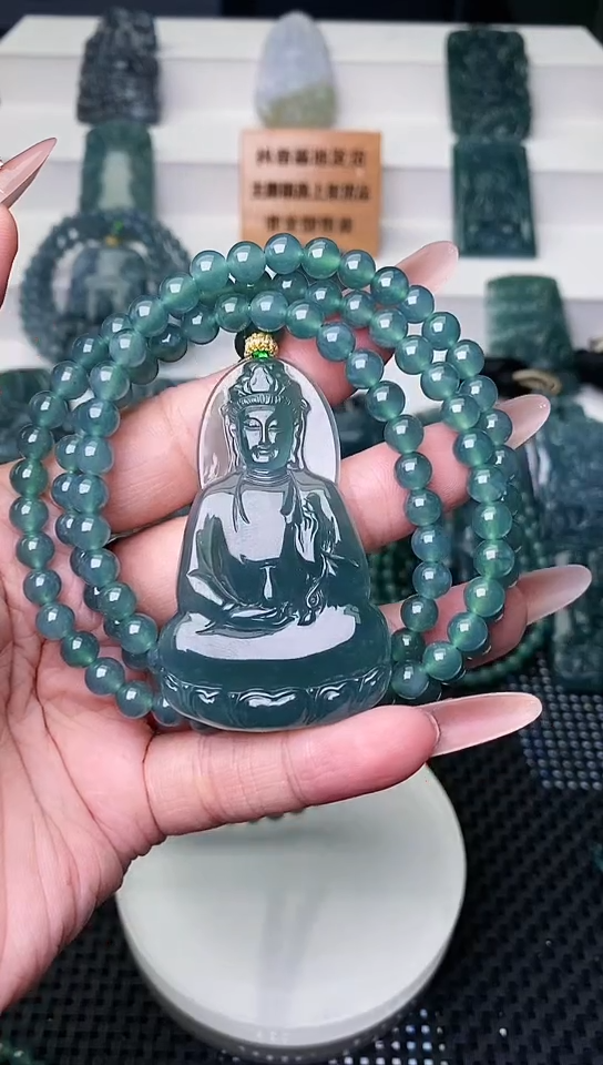 颈饰未镶嵌翡翠 