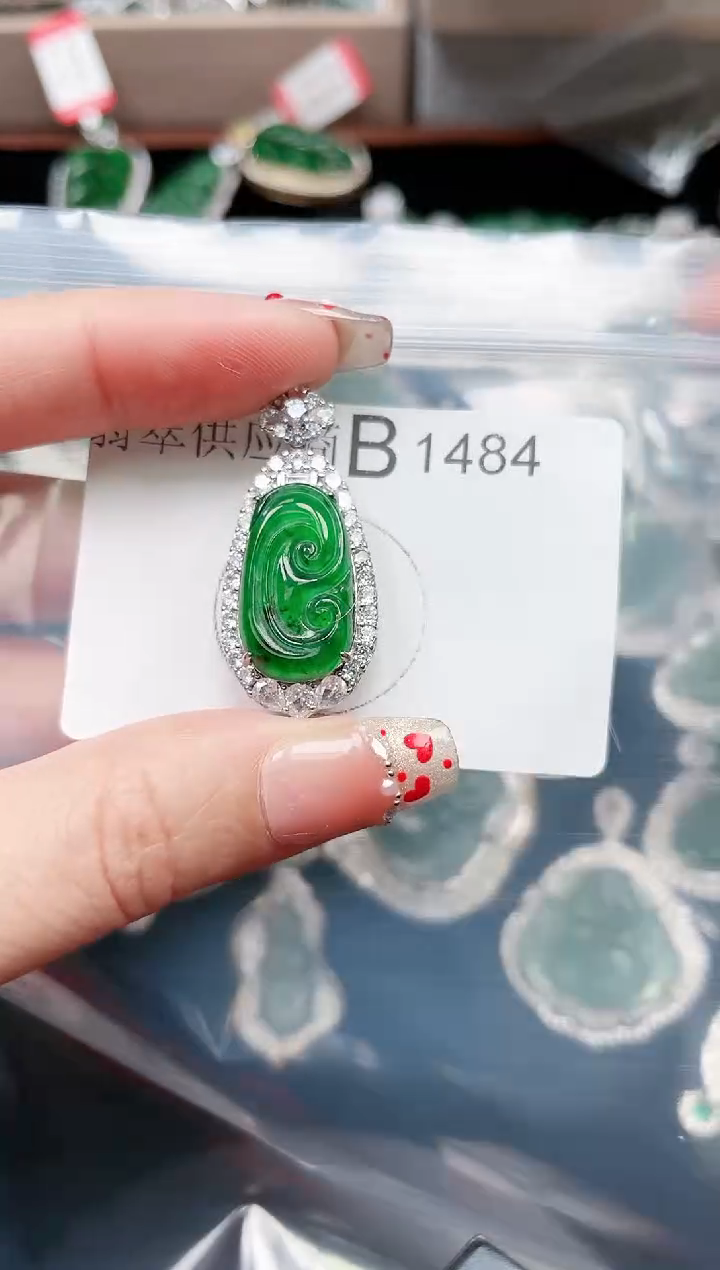 【闪购商品】翡翠颈饰未镶嵌1484赠皮绳