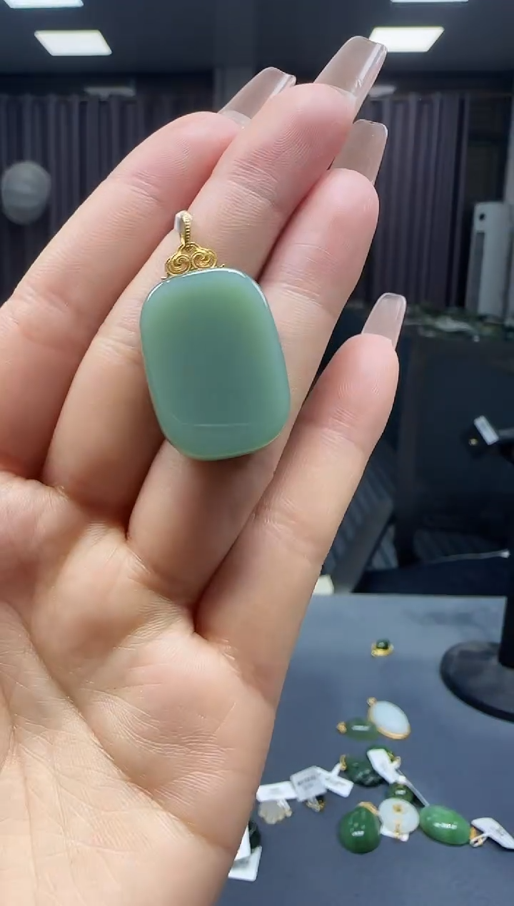 【闪购商品】和田玉挂件18K金镶嵌1