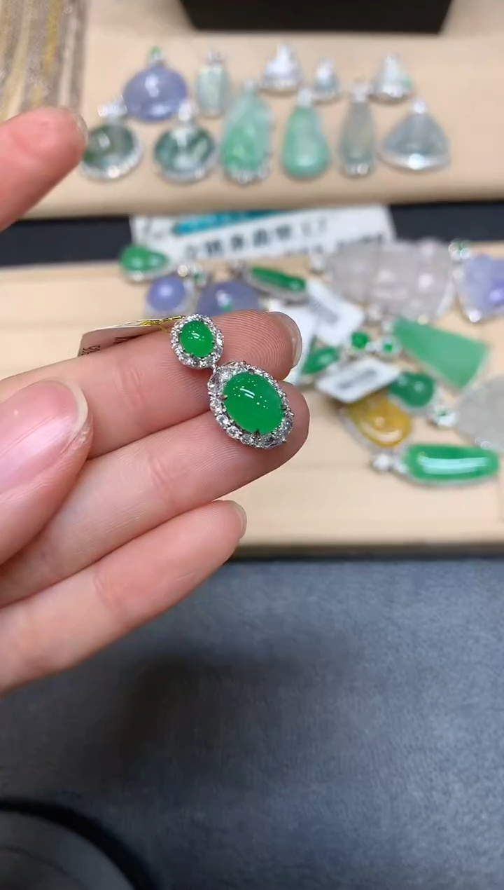 【闪购商品】翡翠颈饰18K金镶嵌蛋面【无服务费】