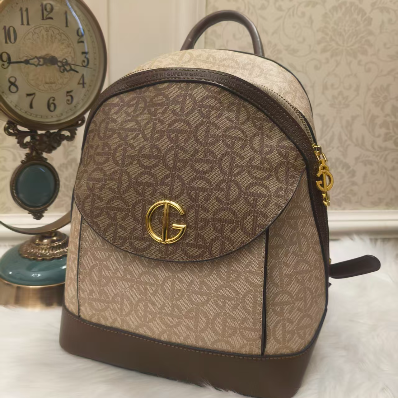 新款时尚百搭轻奢潮流简约双肩女包气质