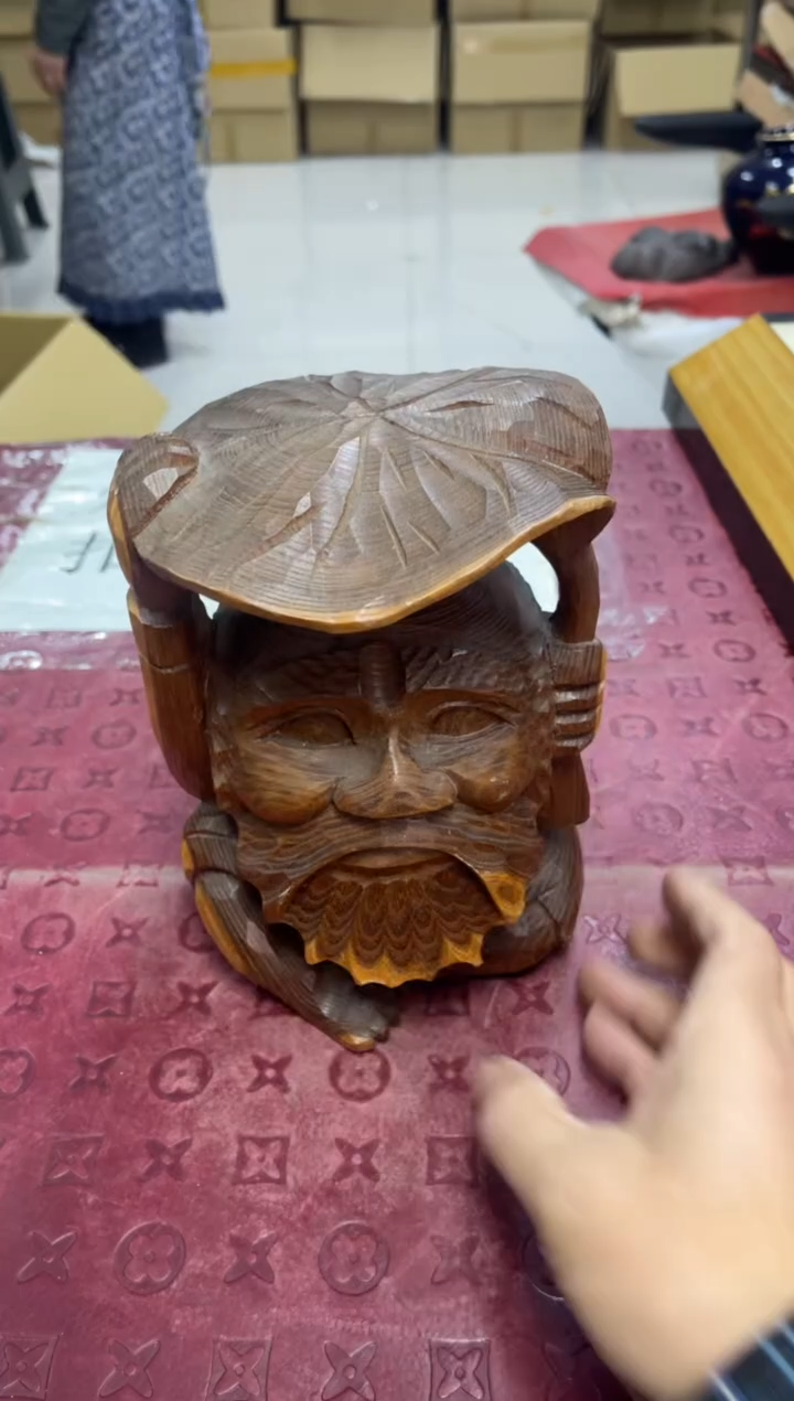 j****7默认微瑕，no退no换，介意勿拍