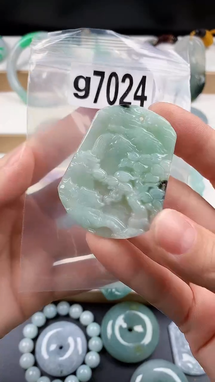 颈饰未镶嵌翡翠天然翡翠吊坠挂件