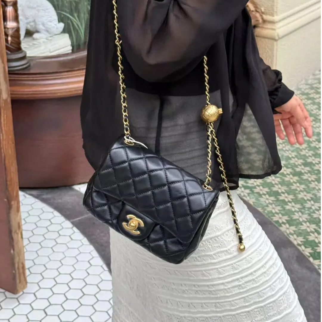 99新 Chanel/香奈儿 小花JerryCF 口盖包 方胖子 17cm 黑色 金球